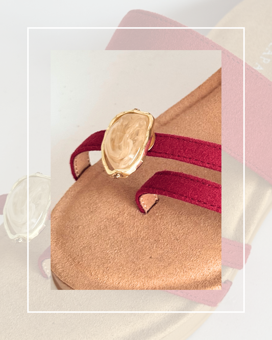 Clip On Resin Gold Amberstone